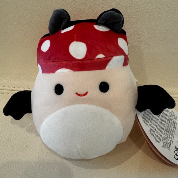 Malcome the bat mushroom - Picture 1 of 3